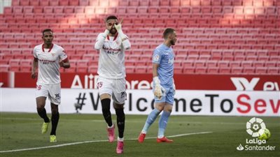 إشبيلية يفوز على فالنسيا ويحافظ على آماله في التتويج بالليجا