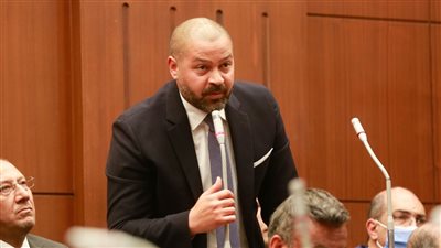 برلماني يطالب باستثناء معارض السيارات المرخصة من قرار النقل خارج الكتل السكنية