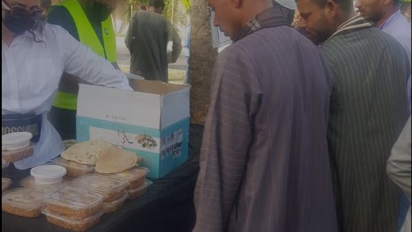 توزيع الوجبات على