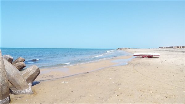 خلو شواطئ بلطيم من