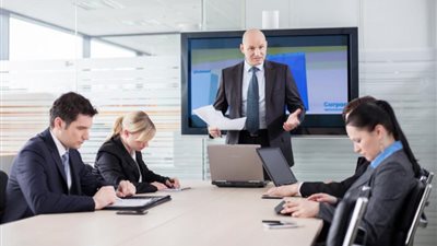 5 علامات تشير إلى أن رئيسك في العمل يكرهك