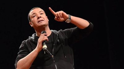 هشام الجخ يحيي حفلًا شعريًا بمعرض الشارقة للكتاب اليوم