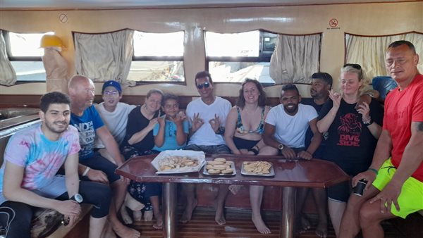  تقديم كعك العيد