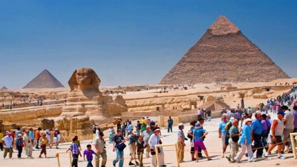 الزائرين بمنطقة أهرامات