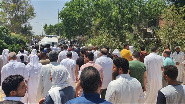 تشييع جثمان عميد