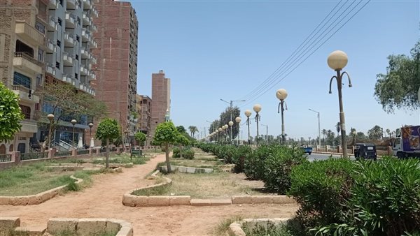 خلو الحدائق من المواطنين