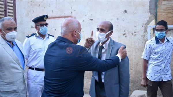 وزير النقل مع قائد