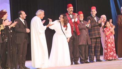 استئناف العرض المسرحي 