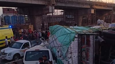 إصابة 6 أشخاص في حادث انقلاب سيارة مقطورة بالبحيرة (صور)