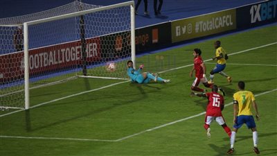 سفير مصر بجنوب إفريقيا: مباراة الأهلي وصن داونز نهائي مبكر.. ووجود الخطيب رئيسًا للبعثة يعطيها أهمية