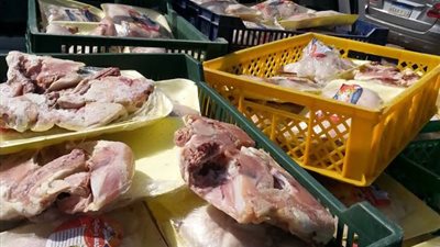 ضبط صاحب محل مجمدات لعرضه سلع غذائية منتهية الصلاحية بسوهاج