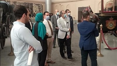 متحف المركبات الملكية يستقبل وزير الإتصالات وتكنولوجيا المعلومات (صور)