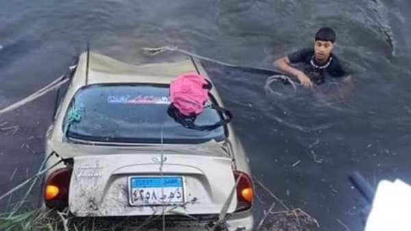 سقوط سيارة بترعة