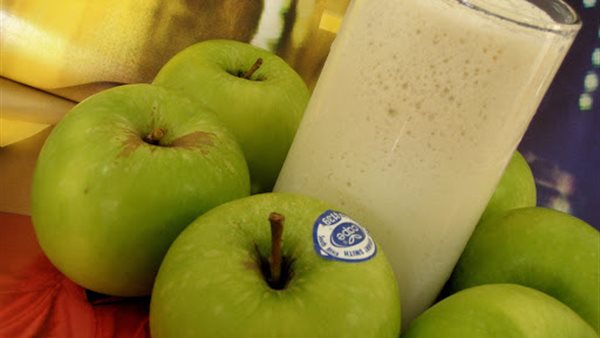  عصير التفاح بالحليب