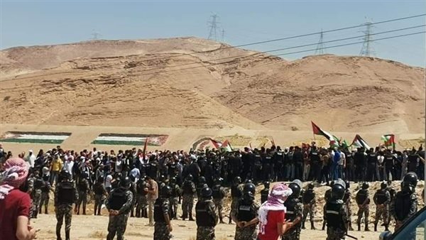 اجتياز السياج الحدودي