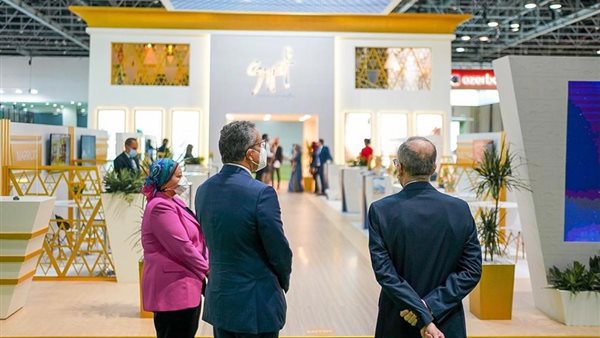 وزير السياحة يفتتح