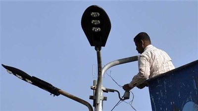 مصرع كهربائى خلال تركيبه كشاف إنارة بمقابر شبين القناطر