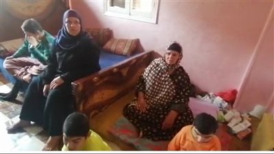 مأساة أم ثلاثة أطفال من ذوي الهمم تركها زوجها منذ 14عامًا بالمنوفية (فيديو) 