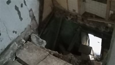 الصالة وقعت بيها على الجيران.. إصابة مسنة إثر انهيار جزئي لعقار في مصر القديمة