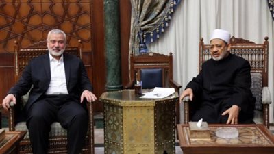شيخ الأزهر يتلقى اتصالًا هاتفيًّا من إسماعيل هنية لشرح تطورات الأوضاع في القدس 