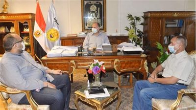 محافظ أسيوط يتابع توفير الأراضي المطلوبة لإقامة المشروعات بمبادرة تطوير الريف المصري