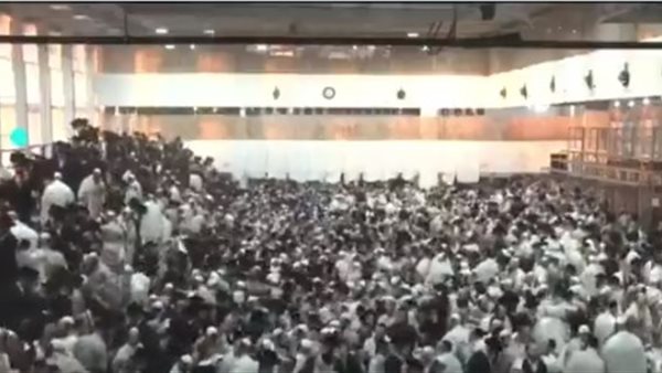 انهيار مدرج كنيس