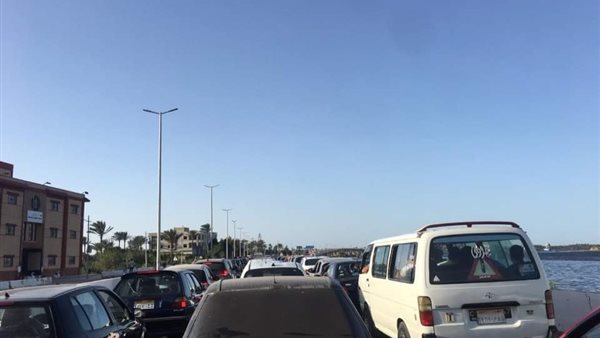 تكدس السيارات أمام