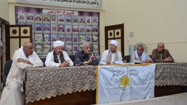 جلسة صلح بين عائلة