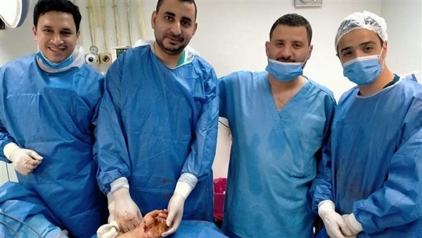 فريق جراحة جامعة