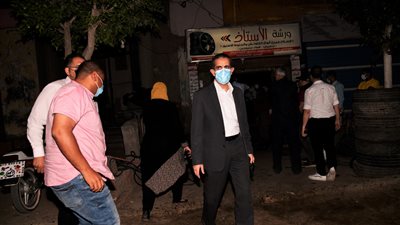 غلق 54 محلًا و6 ورش ومطعم شهير بطنطا وتحرير 210 محاضر كمامة بالغربية