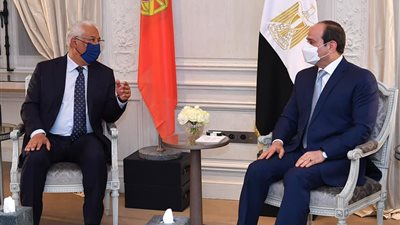 السيسي يستقبل رئيس الوزراء البرتغالي بمقر إقامته في باريس