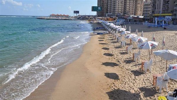 أحد الشواطئ المطروحة