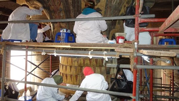 الترميم في معبد إسنا