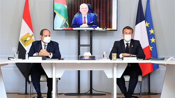 السيسي وماكرون والملك