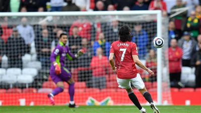 إدينسون كافاني يريد الانضمام إلى برشلونة الصيف المقبل