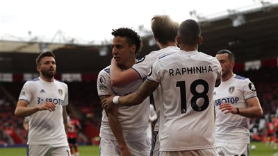 ليدز يونايتد يتغلب على ساوثهامبتون بثنائية في الدوري الإنجليزي