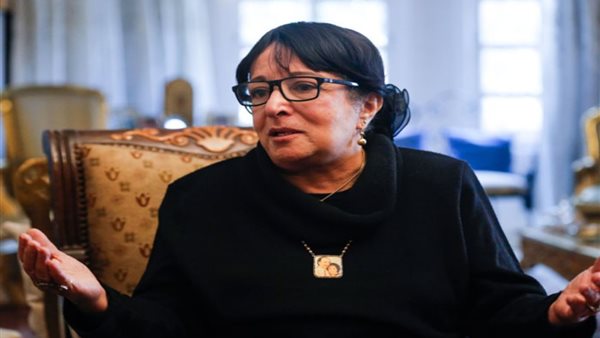 سميرة عبد العزيز