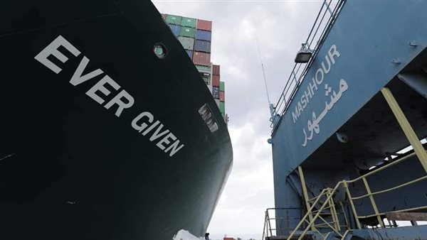 أعمال تعويم السفينة