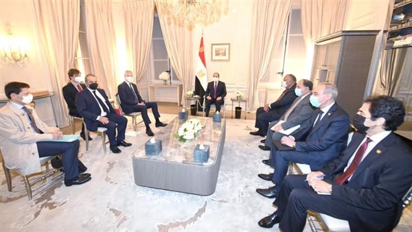 السيسي يستقبل ووزير