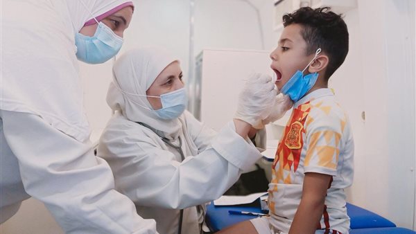 الكشف الطبي على أطفال