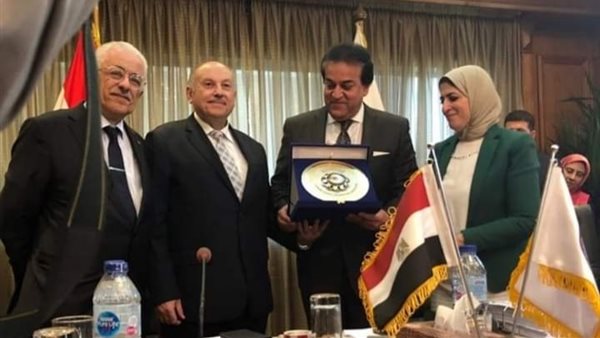 الدكتور عصام خميس