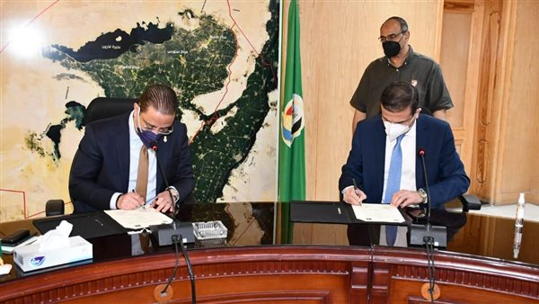 محافظ الفيوم يوقع