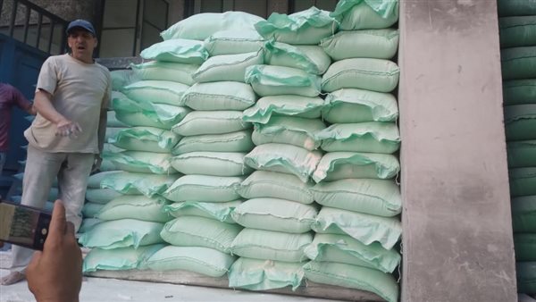 ضبط 2 طن دقيق بلدي