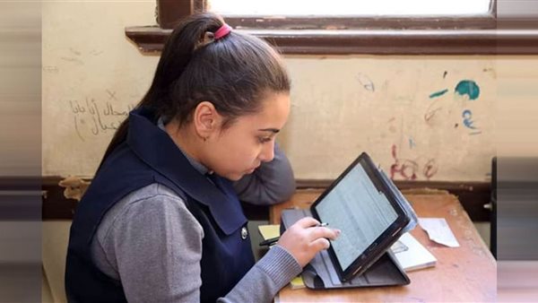 الامتحان بالتابلت-ارشيفية