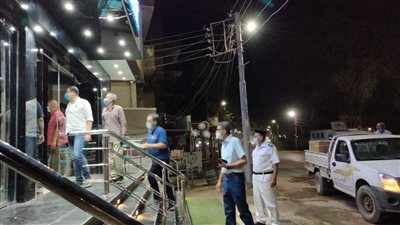 غلق وتشميع 5 محال وتحرير 32 محضر إشغال بشبين القناطر 