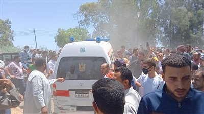 الآلاف من أهالي كفر الشيخ يُشيعون جثمان طفلة ضحية غدر سائق 