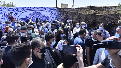 لحظة الدعاء لسمير غانم في المقابر قبل دفنه (فيديو)