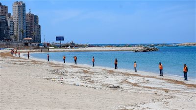 بعد 18 ساعة.. انتشال جثمان غريق شاطئ النخيل بالإسكندرية 