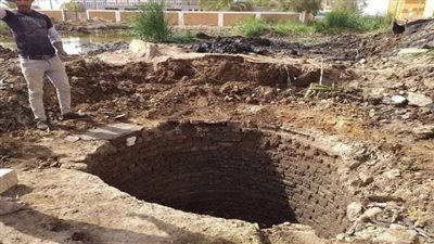 مصرع أب ونجله وإصابة اثنين سقطوا في حفرة صرف صحي بقنا