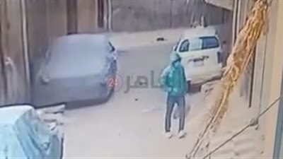 بتحريض من سيدة.. كاميرات المراقبة ترصد المتهم بإشعال النيران في عقار الطالبية (فيديو)